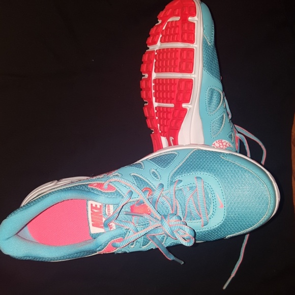 Womens Nike Revolution 2 - Picture 5 of 5
